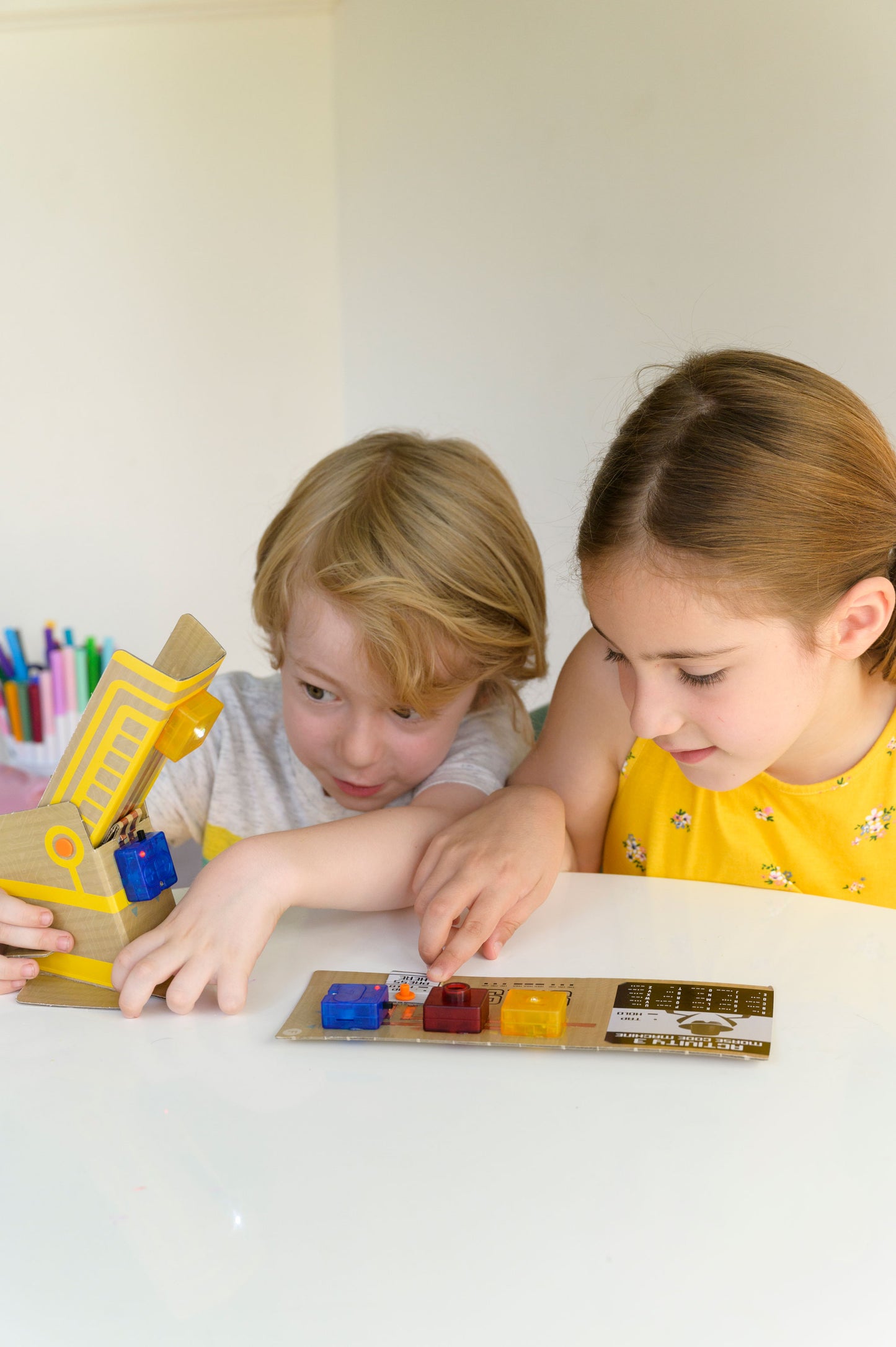 4M - TECHCRAFT - PAPER CIRCUIT SCIENCE