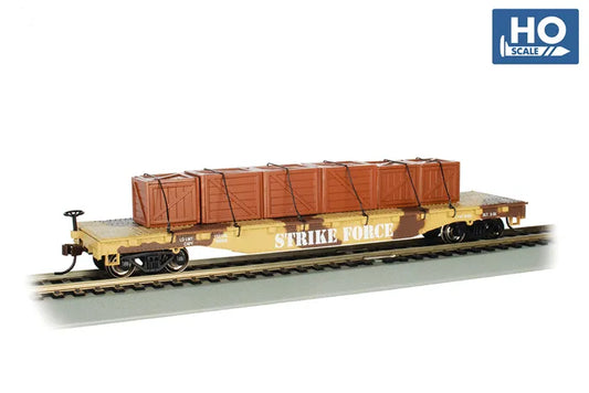 BACHMANN, DESERT CAMOUFLAGE 'STRIKE FORCE' FLAT CAR WITH CRATES. HO SCALE