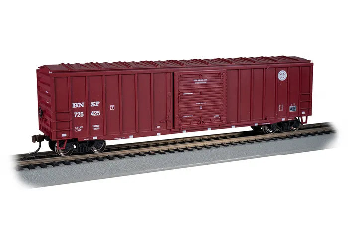 BACHMANN BNSF #725425 ACF 50.5FT O/SIDEBRACED SLDG DR BOXCAR+LOAD. HO SCALE