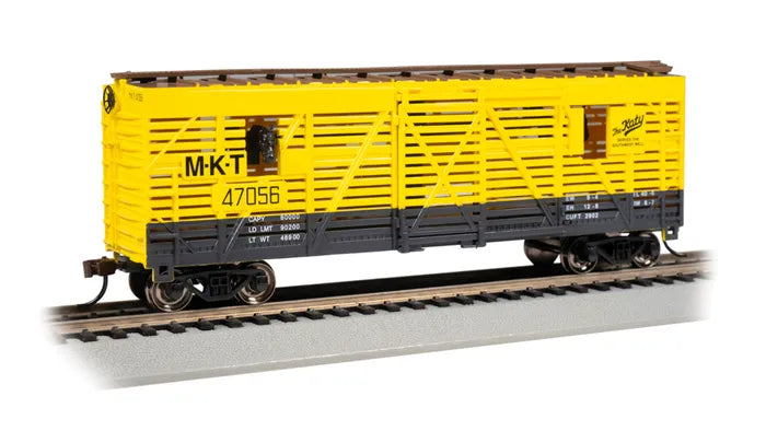 BACHMANN MKT #47056 40FT STOCK CAR WITHHORSES. HO SCALE