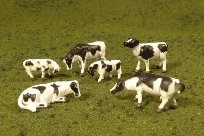 BACHMANN COWS BLACK & WHITE, 6 FIGURES.HO SCALE