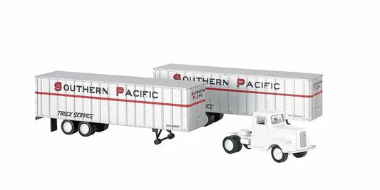 BACHMANN SOUTHERN PACIFIC WHITE TRUCK CAB & 2 X SEMI TRAILERS, HO SCALE