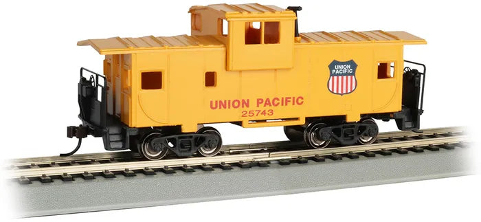 BACHMANN UNION PACIFIC RR #25743 36FT WIDE-VISION CABOOSE. HO SCALE