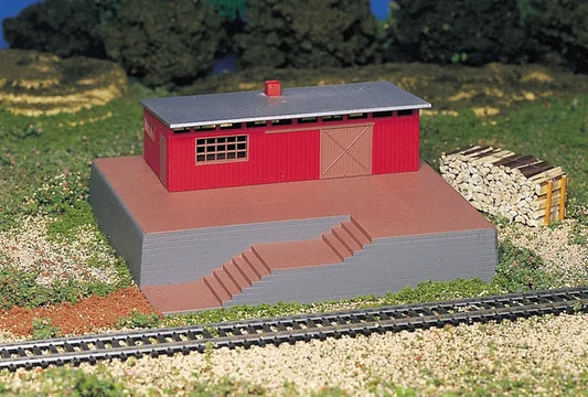 BACHMANN STORAGE BUILDING W/STEAM WHISTLE, HO SCALE