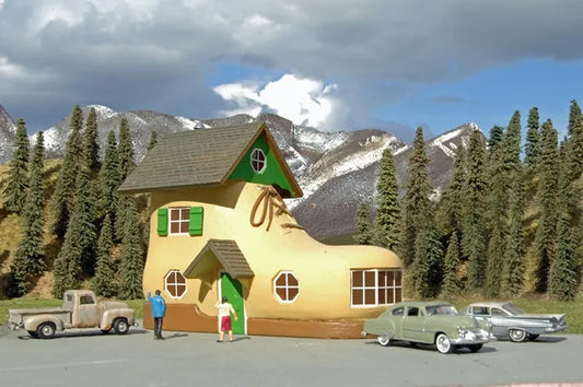 BACHMANN SHOE HOUSE BUILDING-ROADSIDE USA, HO SCALE