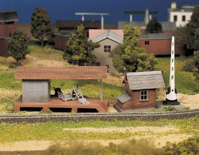 BACHMANN LOADING PLATFORM & CROSSING SHANTY, O SCALE