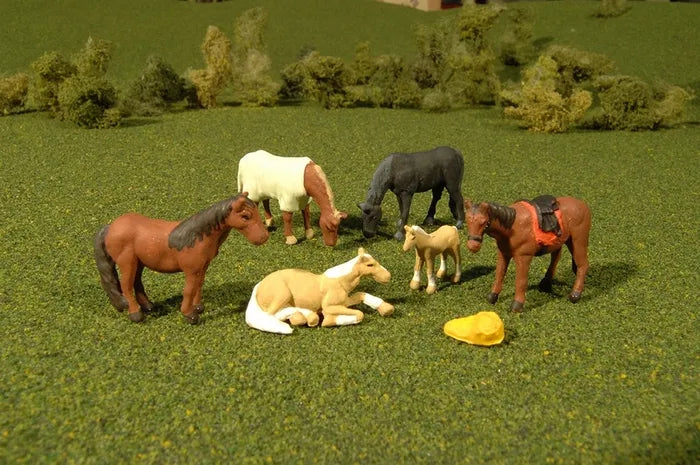 BACHMANN HORSES. 6 FIGURES. HO SCALE