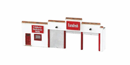 BACHMANN FARMFRESH DAIRY FALSE-FRONT RESIN BLDG, N SCALE