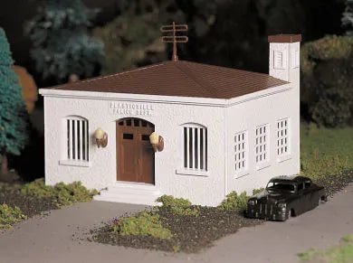 BACHMANN POLICE STATION W/POLICE CAR, O SCALE