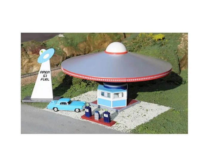 BACHMANN AREA 51 FUEL, GAS STATION WITHPUMPS-ROADSIDE USA, HO SCALE